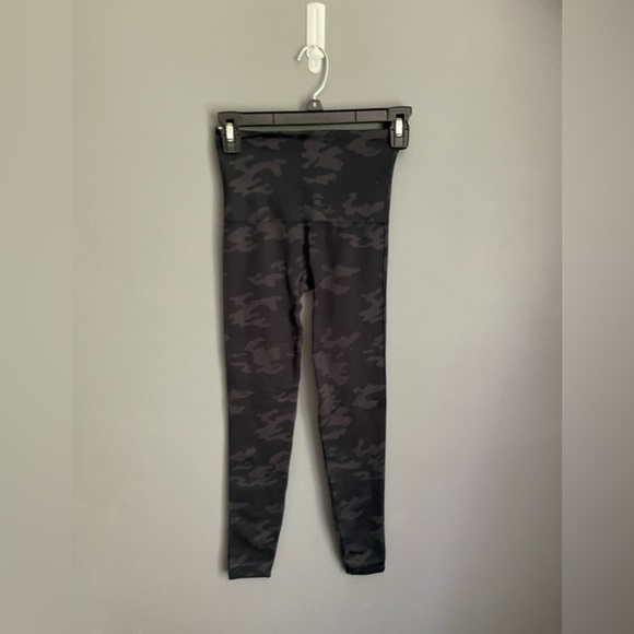 SPANX Look At Me Now Seamless Camo Leggings Womens Size Small - Picture 3 of 5